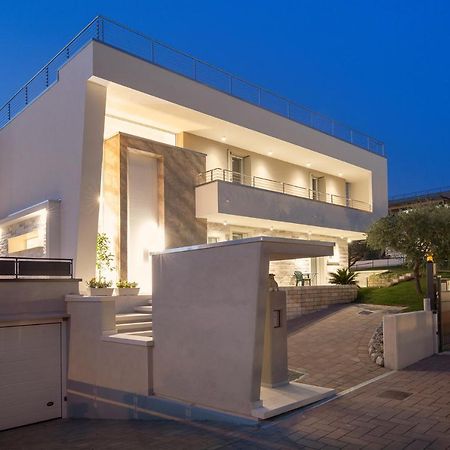 Villa Aurora-Holiday Home Apt 2 Bardolino Ngoại thất bức ảnh
